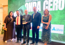 Navarro felicita a Rafael Torres por el premio “Esencia” que le ha otorgado Onda Cero por su dimensión humanista y cultural El alcalde felicita a Rafael Torres por el premio “Esencia” que le ha otorgado Onda Cero por su dimensión humanista y cultural