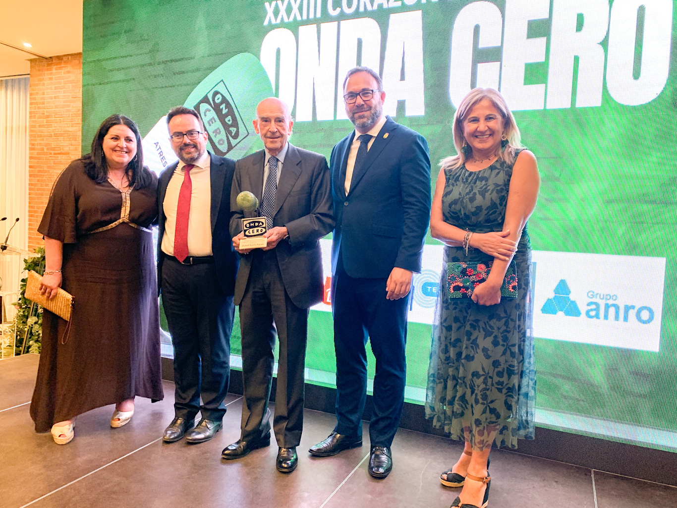 El alcalde felicita a Rafael Torres por el premio “Esencia” que le ha otorgado Onda Cero por su dimensión humanista y cultural