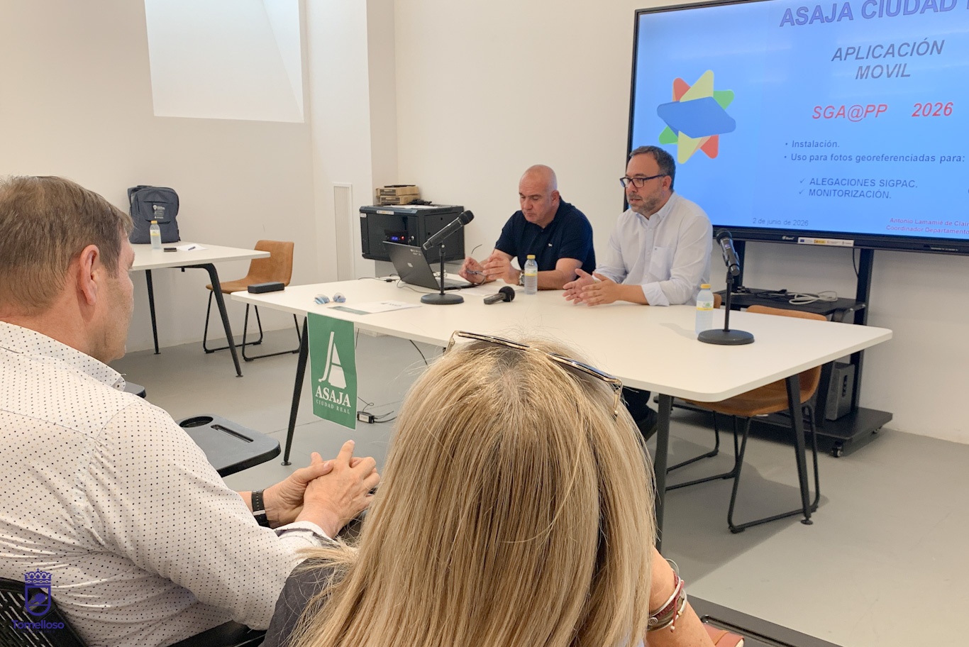 Navarro reafirma el compromiso del Ayuntamiento con el sector agrario durante una jornada sobre la monitorización de la PAC 2026 organizada por ASAJA 1 El alcalde reafirma el compromiso del Ayuntamiento con el sector agrario durante una jornada sobre la monitorización de la PAC 2026 organizada por ASAJA