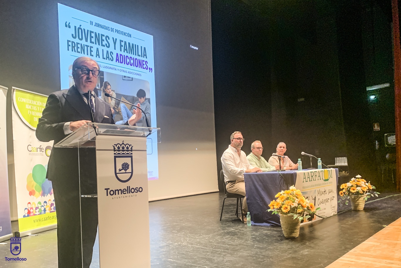 Tomelloso refuerza la prevención frente a las adicciones con unas jornadas centradas en jóvenes y familias 2 El alcalde reivindica la importancia de la prevención y el acompañamiento frente a las adicciones en las IV Jornadas de AARFATOM