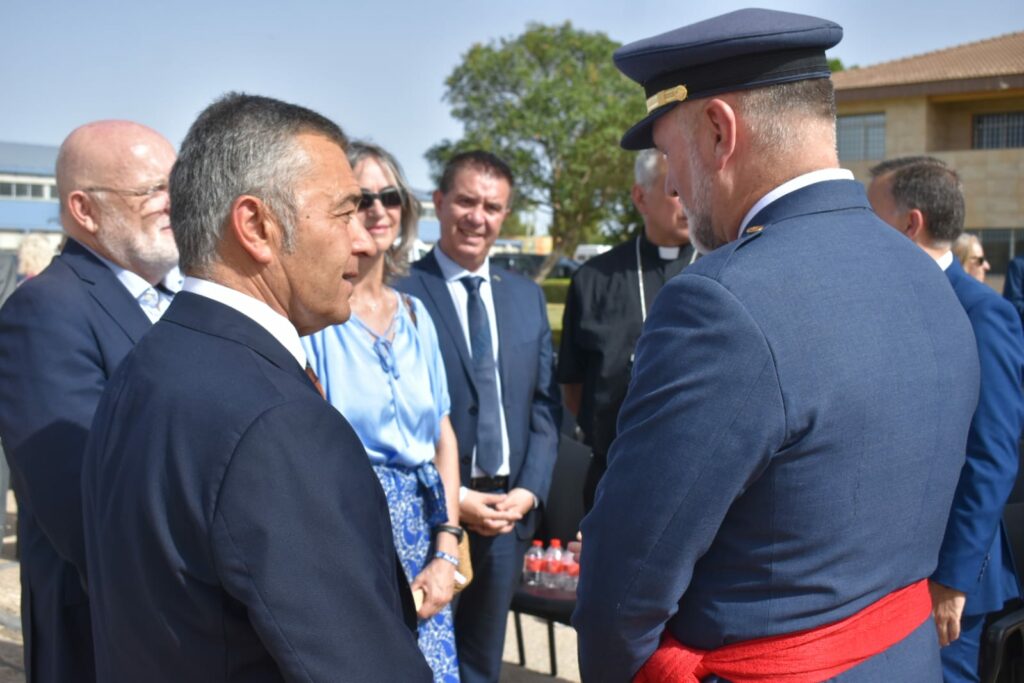 Espinosa asiste al acto de toma de posesión del nuevo coronel jefe de la Base Aérea de Albacete 2 espinosa albacete 2