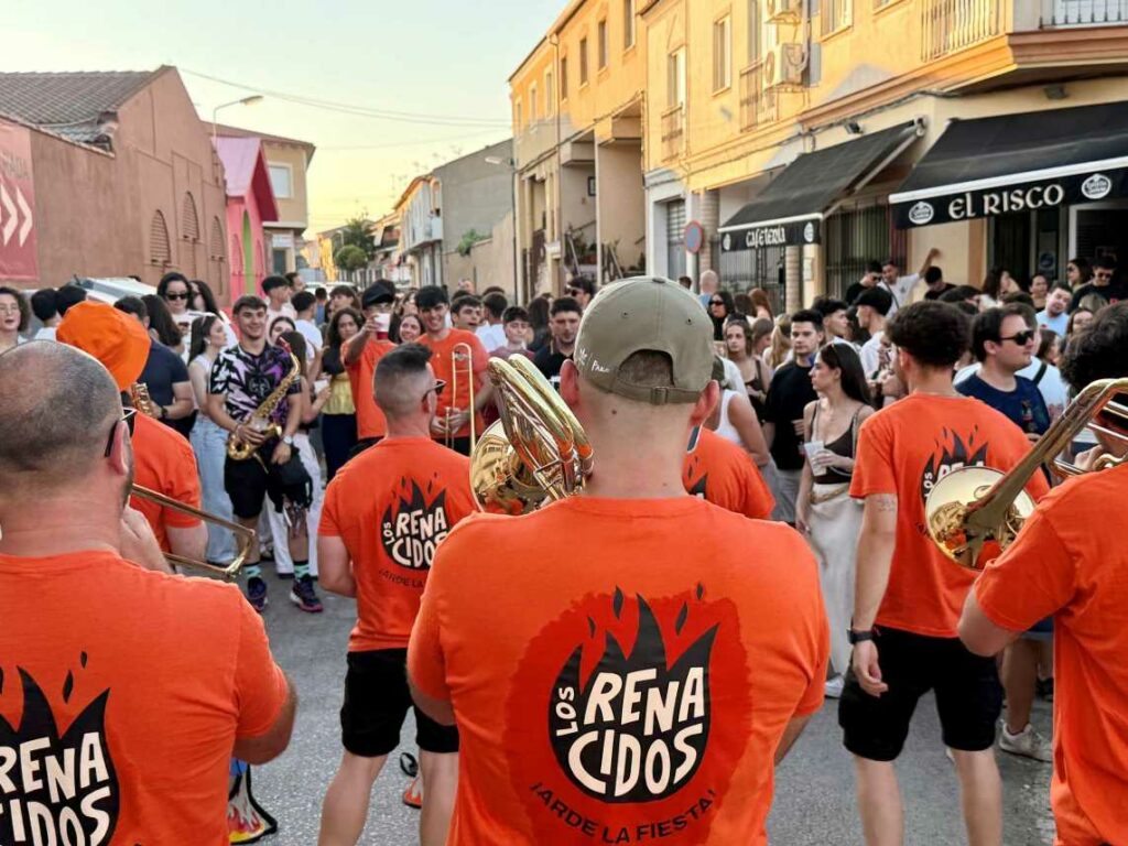 Las charangas llenan de música y juventud las calles de Villacañas en el estreno del Festival ARDE 5 festivalardeviullacanas 6