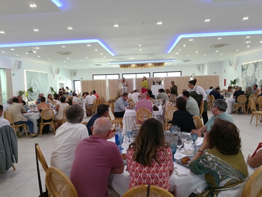 Paco Granado recibe en Tomelloso el primer homenaje de CATA CLM a una vida dedicada al vino 3 homenaje paco granado 7
