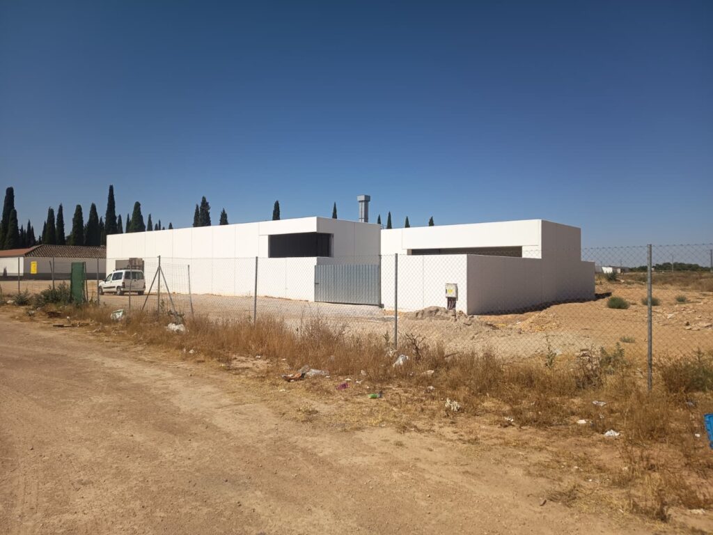El futuro crematorio de Tomelloso entra en su fase final tras la instalación del horno 1 instalacion crematorio tomelloso 2
