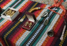Gran éxito de asistencia en la conferencia de Coros y Danzas de Alcázar de San Juan sobre joyería tradicional en La Mancha Gran éxito de asistencia en la conferencia de Coros y Danzas de Alcázar de San Juan sobre joyería tradicional en La Mancha