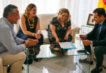 La alcaldesa de Puebla de Don Rodrigo pide ayuda a la Diputación de Ciudad Real para que no tengan que recorrer seis kilómetros para ir a la piscina La alcaldesa de Puebla de Don Rodrigo pide ayuda a la Diputación para que no tengan que recorrer seis kilómetros para ir a la piscina