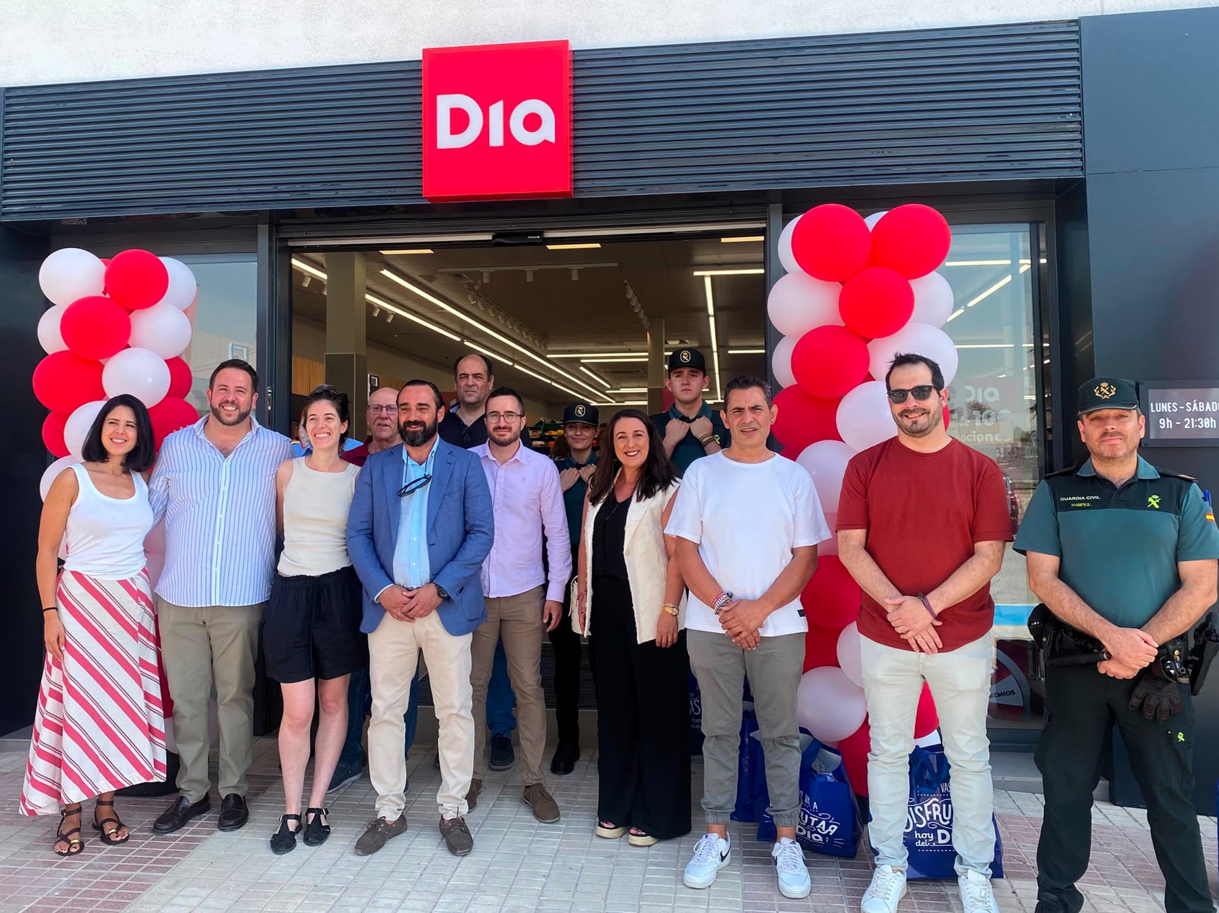 La Junta destaca el compromiso de DÍA con el empleo y el desarrollo económico en la inauguración de su nuevo supermercado en Tembleque 1 La Junta destaca el compromiso de DÍA con el empleo y el desarrollo económico en la inauguración de su nuevo supermercado en Tembleque