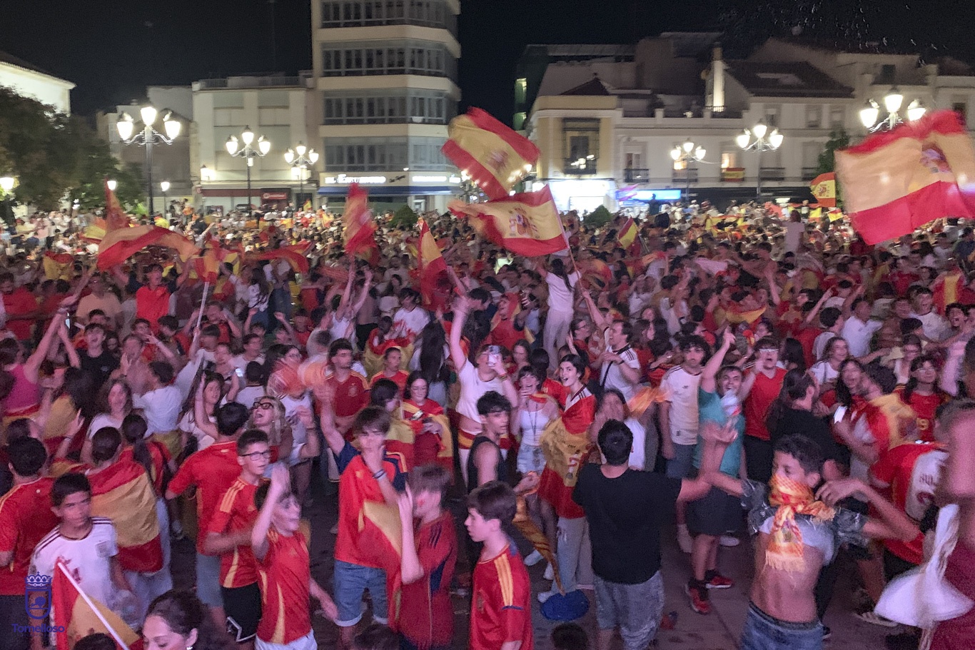 La Plaza de España de Tomelloso vibró con la histórica victoria de la Selección Española en la Copa del Mundo 5 La Plaza de España vibró con la histórica victoria de la Selección Española en la Copa del Mundo