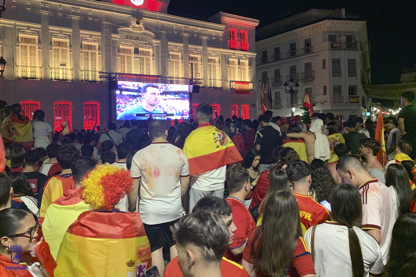 La Plaza de España de Tomelloso vibró con la histórica victoria de la Selección Española en la Copa del Mundo 8 La Plaza de España vibró con la histórica victoria de la Selección Española en la Copa del Mundo