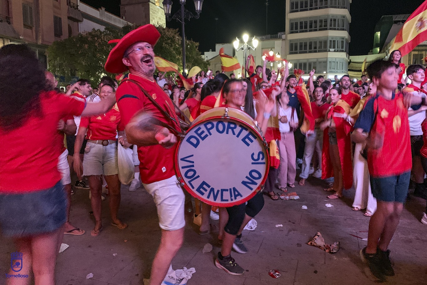 La Plaza de España de Tomelloso vibró con la histórica victoria de la Selección Española en la Copa del Mundo 3 La Plaza de España vibró con la histórica victoria de la Selección Española en la Copa del Mundo