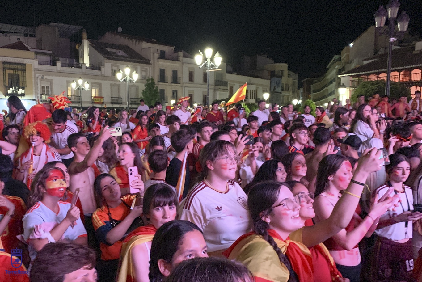 La Plaza de España de Tomelloso vibró con la histórica victoria de la Selección Española en la Copa del Mundo 10 La Plaza de España vibró con la histórica victoria de la Selección Española en la Copa del Mundo