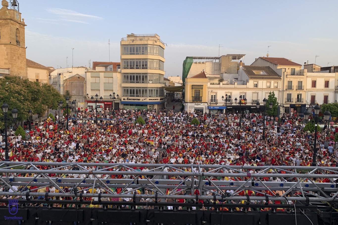 La Plaza de España de Tomelloso vibró con la histórica victoria de la Selección Española en la Copa del Mundo 14 La Plaza de España vibró con la histórica victoria de la Selección Española en la Copa del Mundo