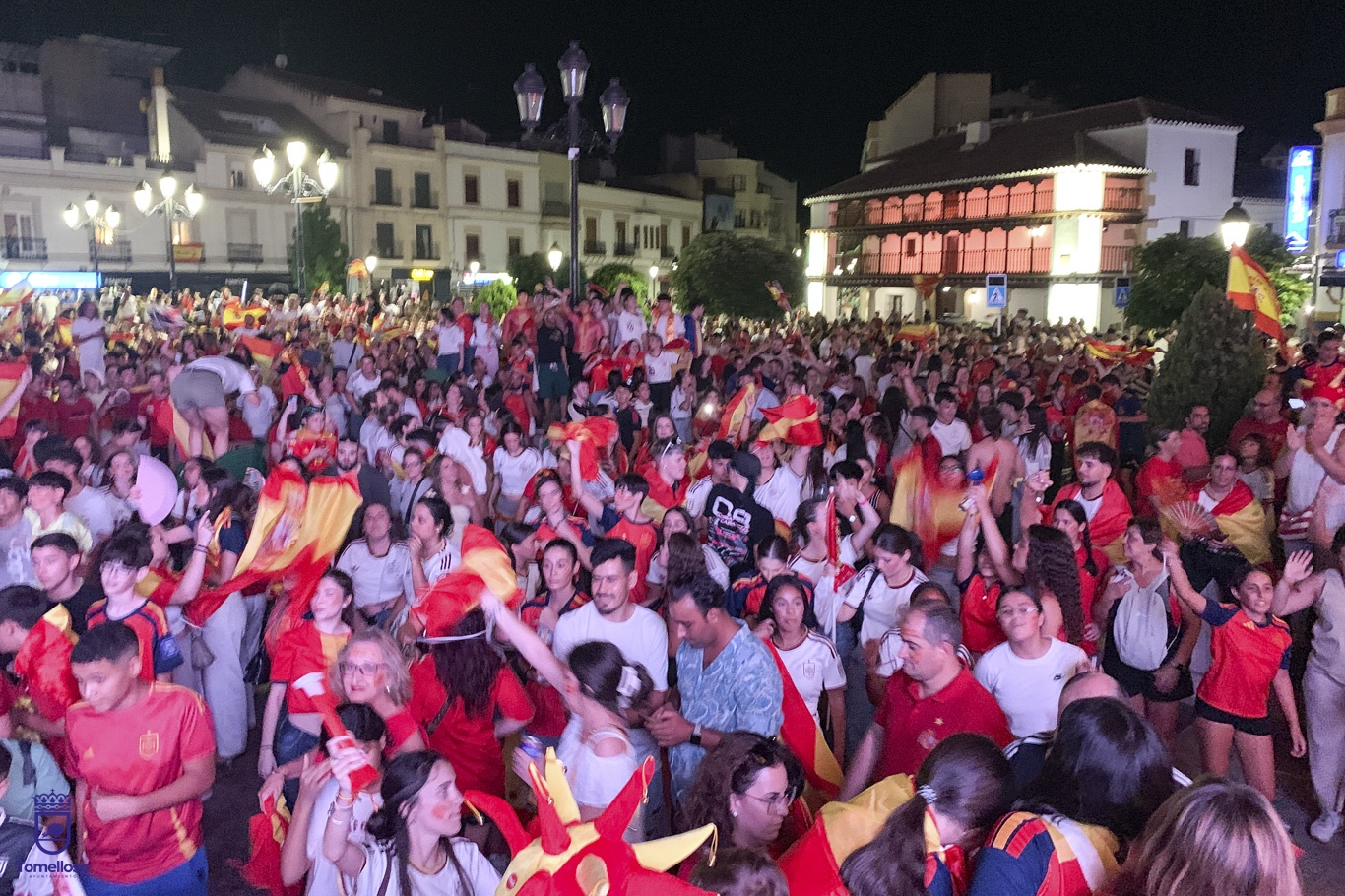 La Plaza de España de Tomelloso vibró con la histórica victoria de la Selección Española en la Copa del Mundo 6 La Plaza de España vibró con la histórica victoria de la Selección Española en la Copa del Mundo