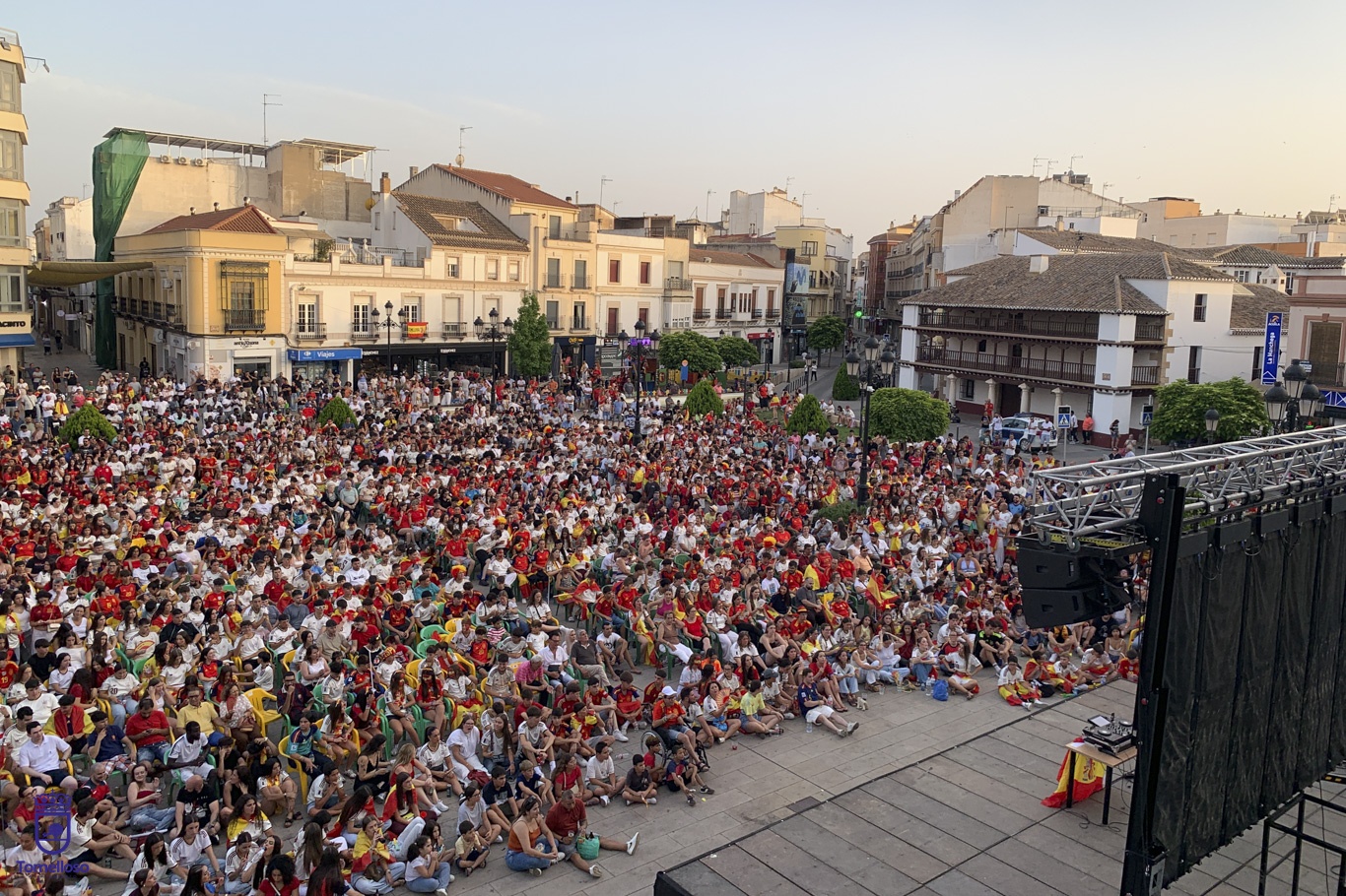 La Plaza de España de Tomelloso vibró con la histórica victoria de la Selección Española en la Copa del Mundo 11 La Plaza de España vibró con la histórica victoria de la Selección Española en la Copa del Mundo