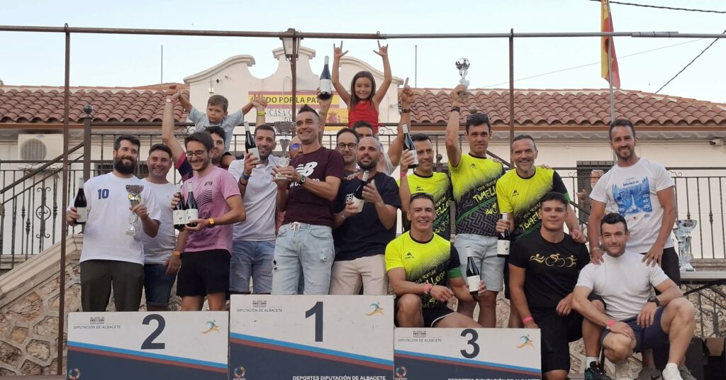 Laura Gallego conquista el tercer puesto femenino en el II Triatlón Río Mundo 1 Laura Gallego conquista el tercer puesto femenino en el Triatlón Río Mundo Sprint