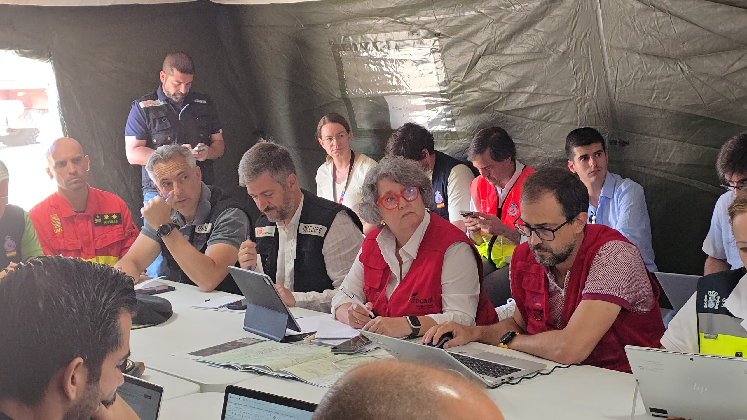 Castilla-La Mancha refuerza el operativo para contener el complejo de incendios ante el riesgo para Toledo 1 Mercedes Gómez apela al trabajo conjunto para frenar el avance del complejo de incendios Sierra Oeste y Burgohondo