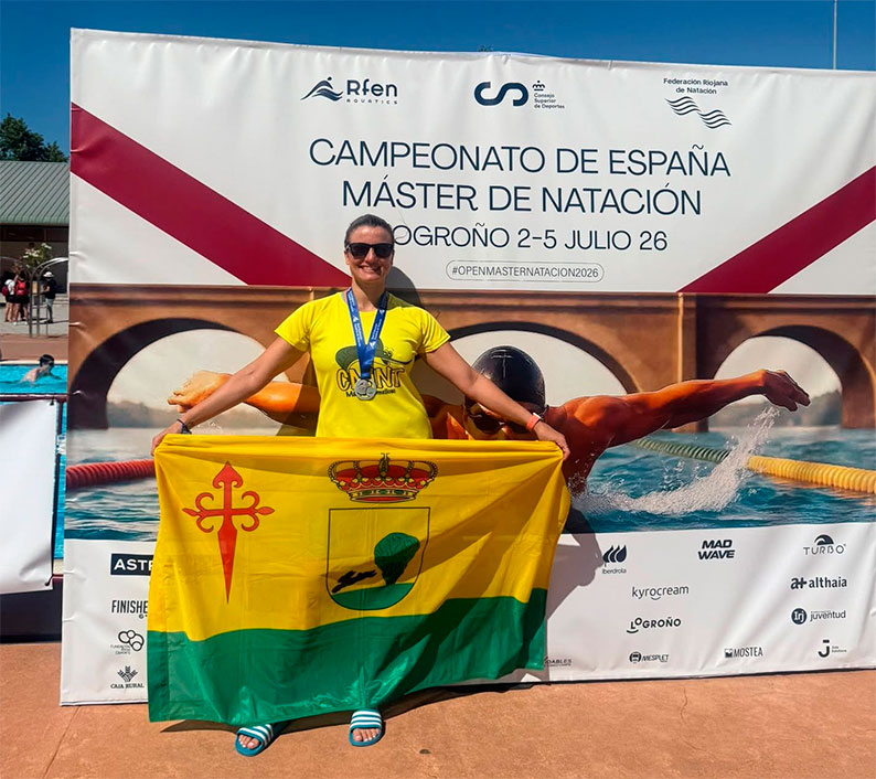 Nuria Moya lleva a Tomelloso al podio nacional con una plata en el Campeonato de España Máster de natación