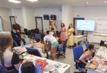 Once alumnas finalizan en el CLIPE el curso de Estética, Manicura y Asesor/a de Imagen impulsado por el Ayuntamiento y la Cámara de Comercio Once alumnas finalizan en el CLIPE el curso de Estética, Manicura y Asesor/a de Imagen impulsado por el Ayuntamiento y la Cámara de Comercio