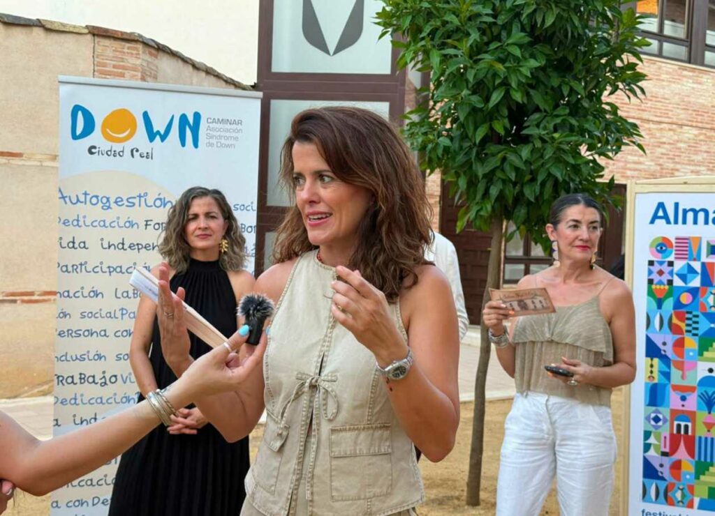 Pelayo afirma que las Catas del Siglo de Oro de la Diputación convierten el Festival de Almagro en un escaparate privilegiado para promocionar los productos y el talento de la provincia 3 pelayo catas 3
