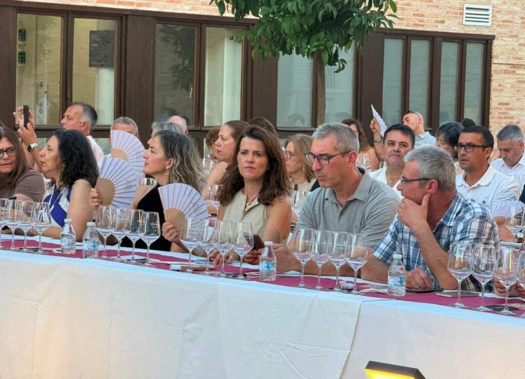 Pelayo afirma que las Catas del Siglo de Oro de la Diputación convierten el Festival de Almagro en un escaparate privilegiado para promocionar los productos y el talento de la provincia 4 pelayo catas 4