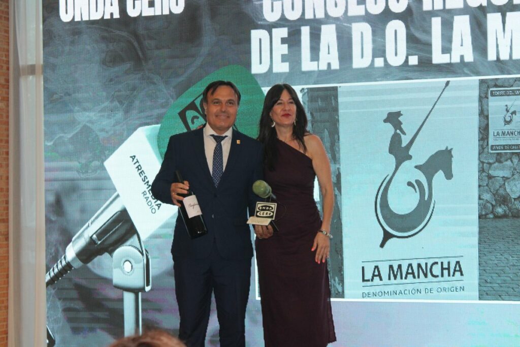 Rafael Torres recibe el Premio Esencia en los Premios Corazón de La Mancha de Onda Cero 1 premio esencia onda cero 2