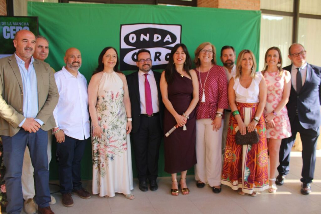 Rafael Torres recibe el Premio Esencia en los Premios Corazón de La Mancha de Onda Cero 3 premio esencia onda cero 4