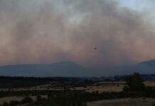 El incendio de La Mierla continúa activo mientras prosigue el amplio operativo de extinción El incendio de La Mierla continúa activo mientras prosigue el amplio operativo de extinción