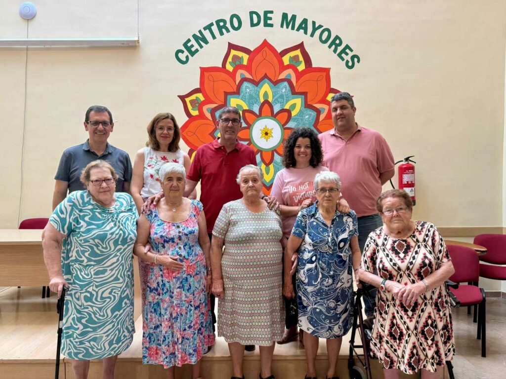 El Taller de Memoria del Centro de Mayores de Villacañas culmina el curso con una gran mandala colectiva 4 tallermemoriavillacanas