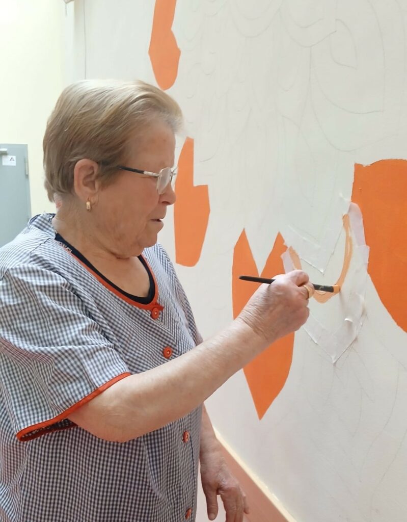 El Taller de Memoria del Centro de Mayores de Villacañas culmina el curso con una gran mandala colectiva 13 tallermemoriavillacanas 11