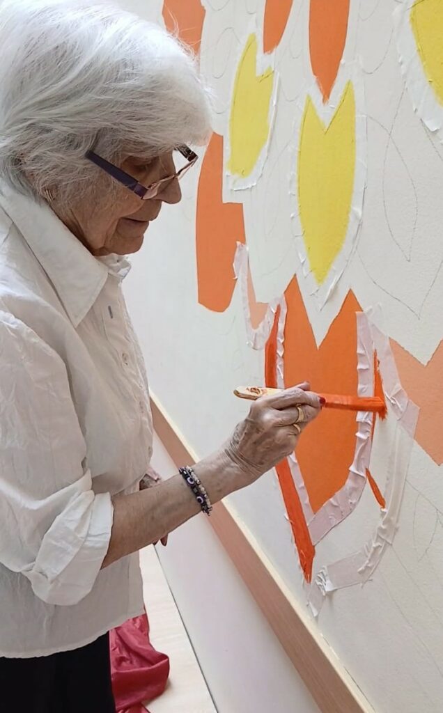 El Taller de Memoria del Centro de Mayores de Villacañas culmina el curso con una gran mandala colectiva 12 tallermemoriavillacanas 12