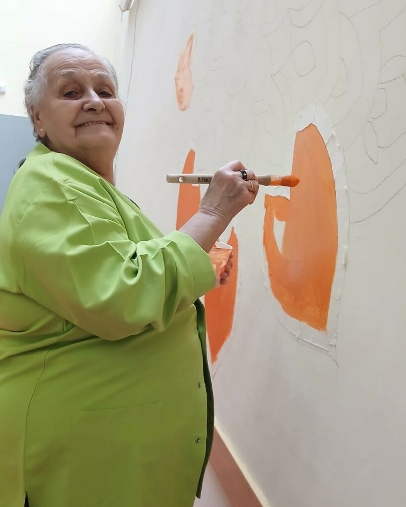 El Taller de Memoria del Centro de Mayores de Villacañas culmina el curso con una gran mandala colectiva 11 tallermemoriavillacanas 13