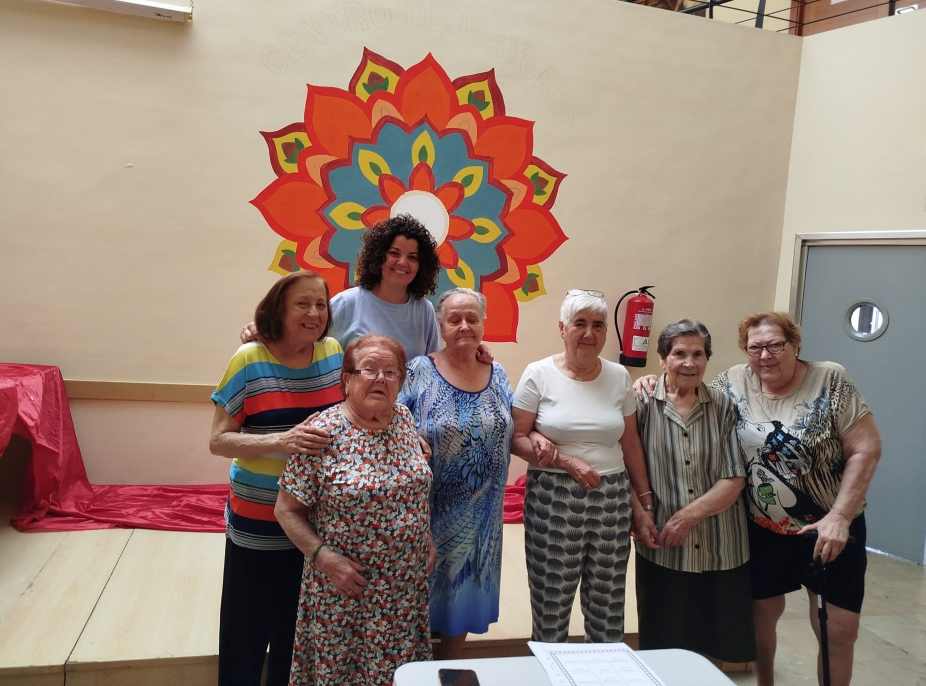 El Taller de Memoria del Centro de Mayores de Villacañas culmina el curso con una gran mandala colectiva 2 tallermemoriavillacanas 4