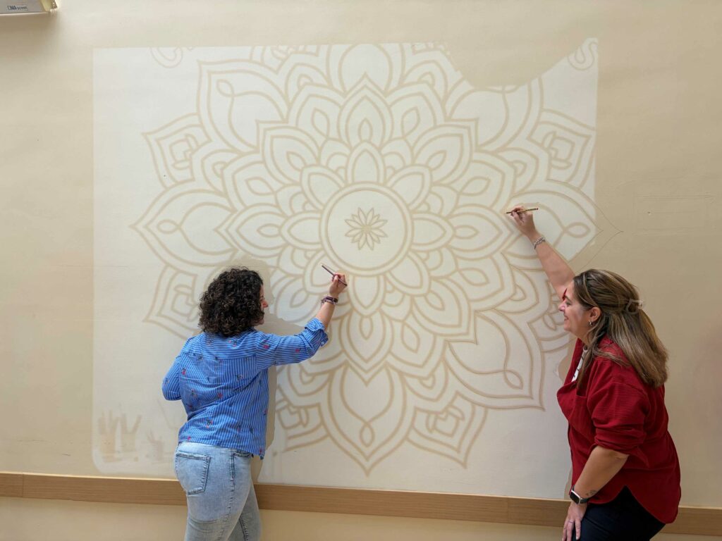 El Taller de Memoria del Centro de Mayores de Villacañas culmina el curso con una gran mandala colectiva 3 tallermemoriavillacanas 6
