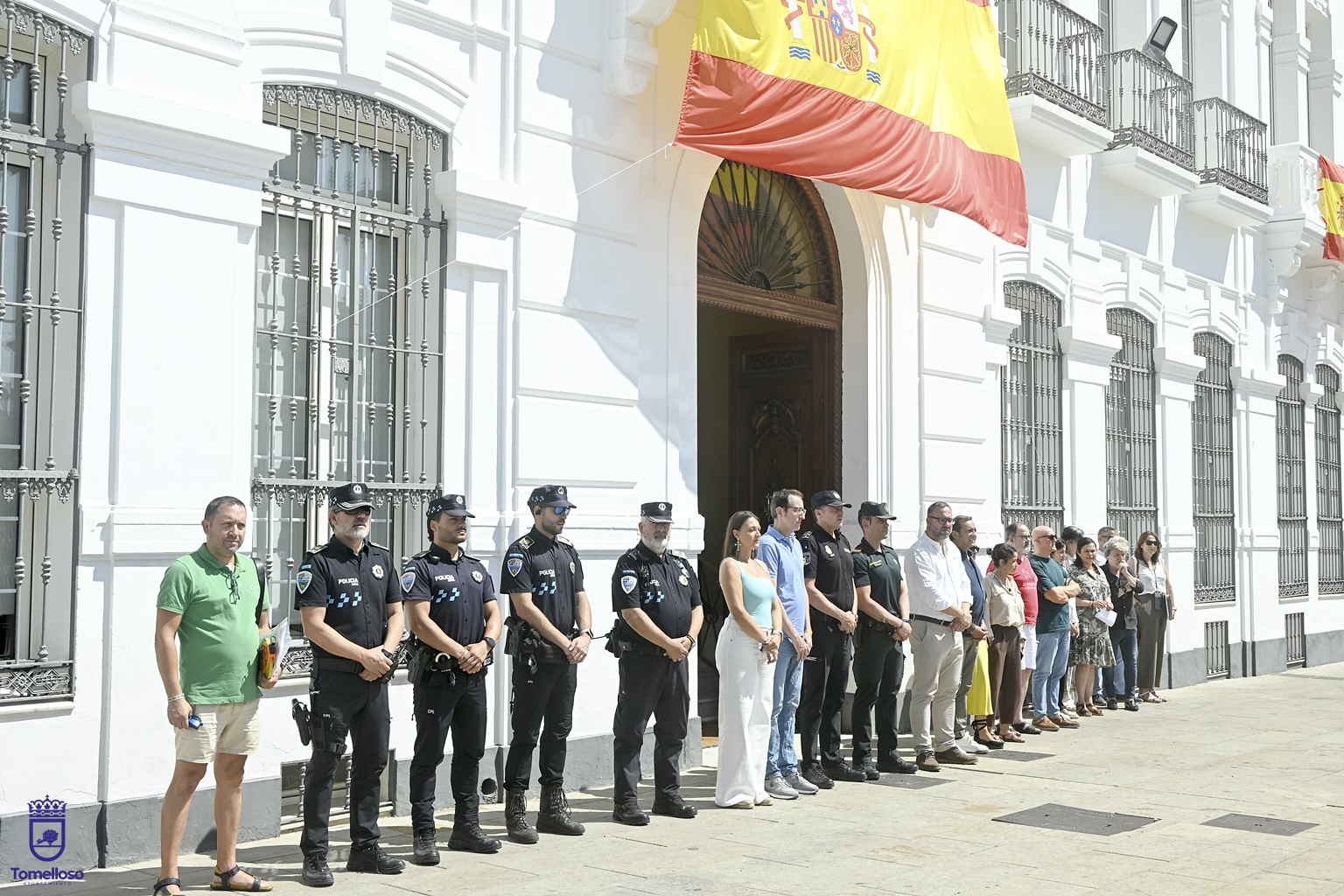 Tomelloso muestra su solidaridad con las víctimas del incendio de Almería 1 Tomelloso muestra su solidaridad con las víctimas del incendio de Almería