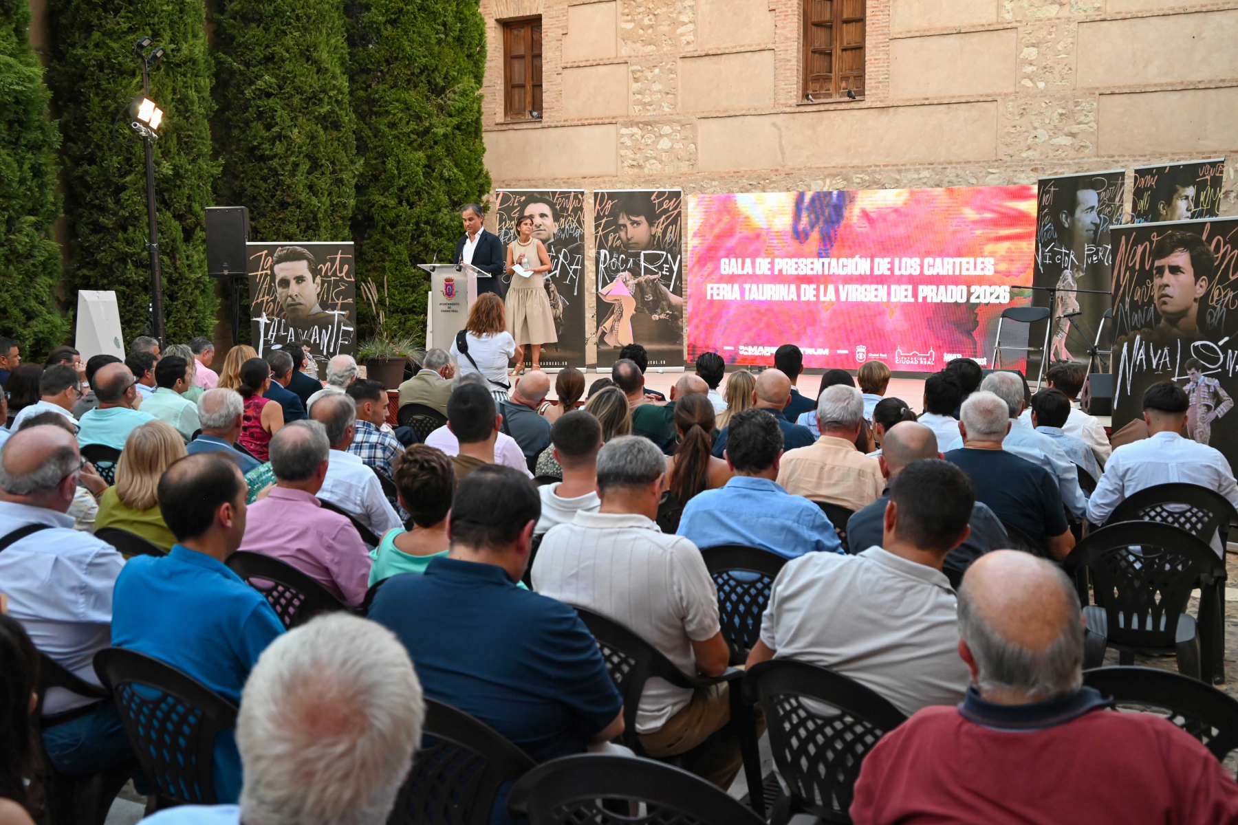 Valverde anuncia otros 700.000 euros y eleva a 1,1 millones el apoyo de la Diputación a los ayuntamientos de la provincia que organizan festejos taurinos y encierros 4 Valverde anuncia otros 700.000 euros y eleva a 1,1 millones el apoyo de la Diputación a los ayuntamientos de la provincia que organizan festejos taurinos y encierros