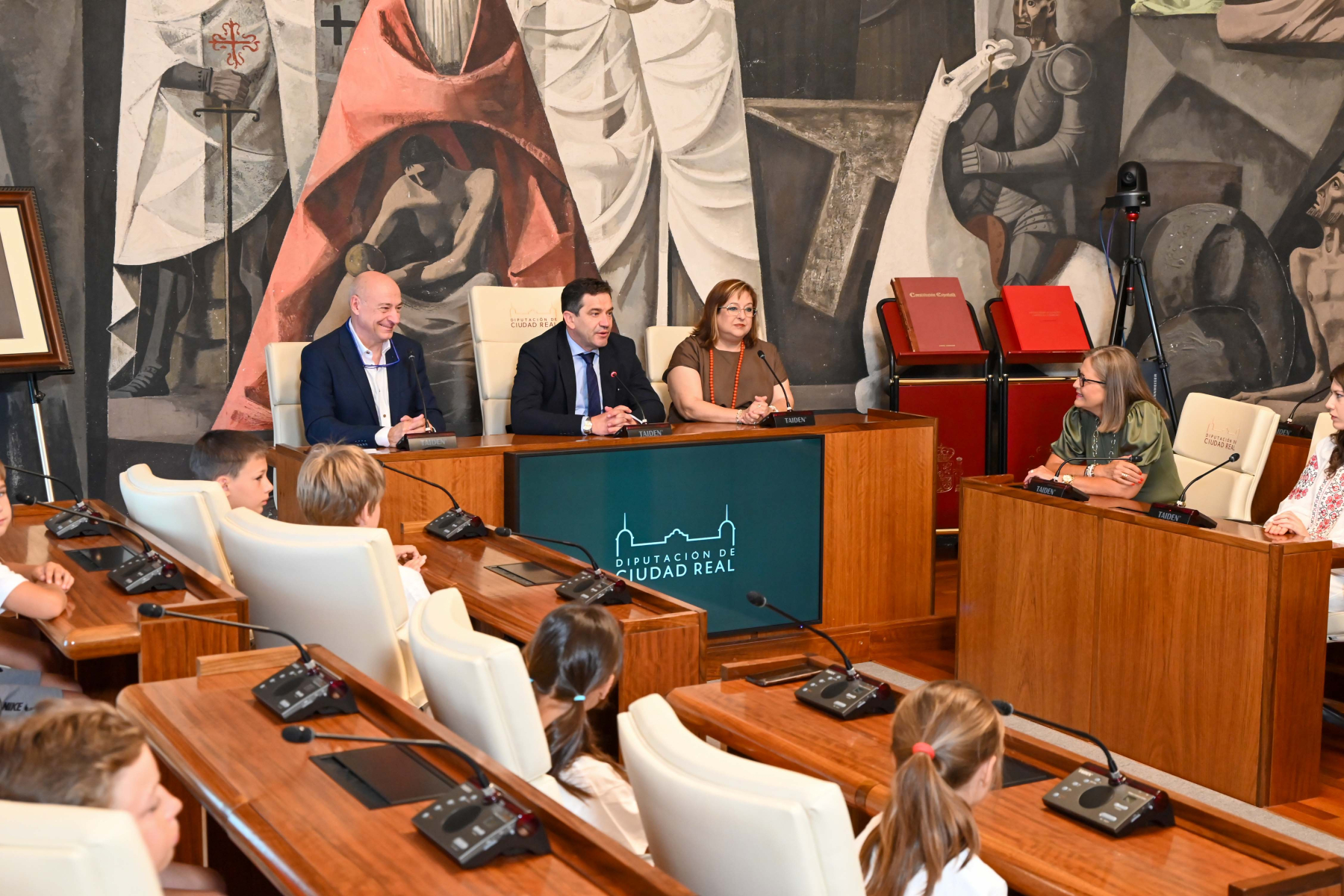 Valverde reafirma el compromiso de la Diputación con los niños ucranianos afectados por Chernóbil y la guerra 2 Valverde reafirma el compromiso de la Diputación con los niños ucranianos afectados por Chernóbil y la guerra