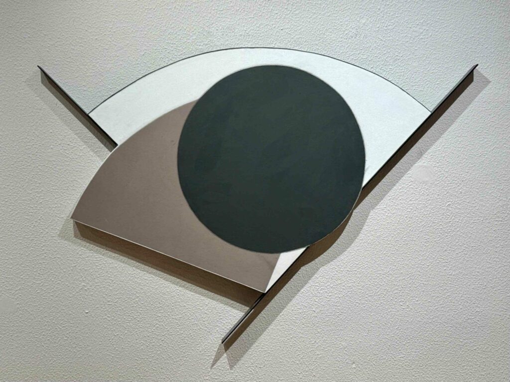 Villacañas recibe con emoción a Santiago Serrano en la inauguración de su primera exposición individual en su localidad natal 2 villacanas serrano 7
