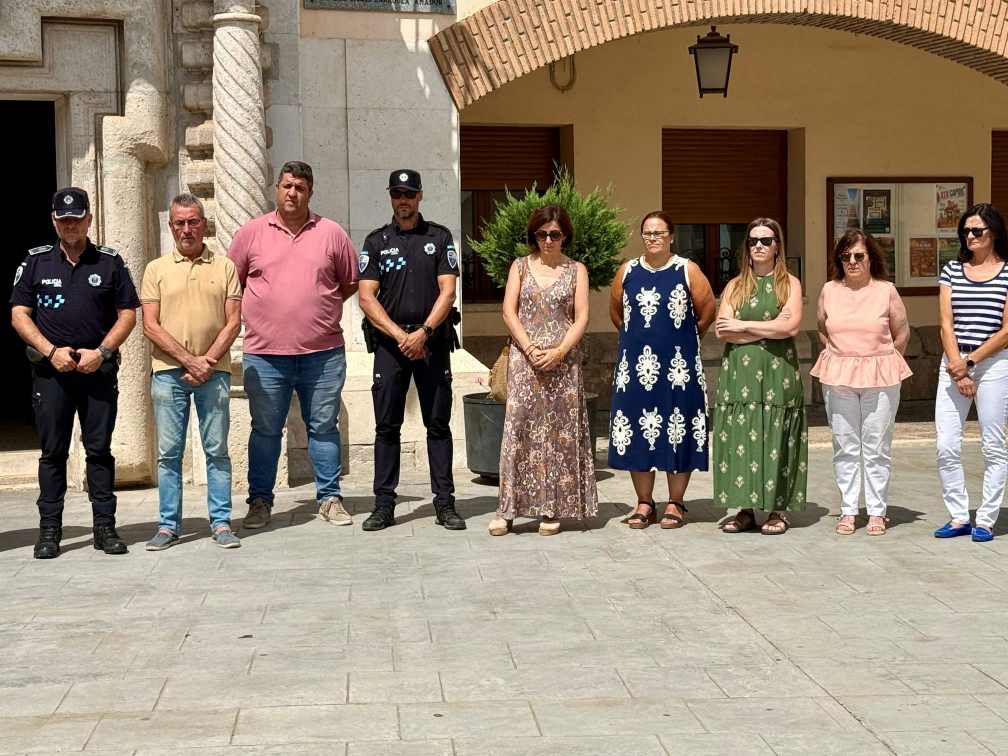 Villacañas guarda un minuto de silencio en recuerdo de las víctimas de la tragedia de Los Gallardos 3 villcanasminutosilencio 4