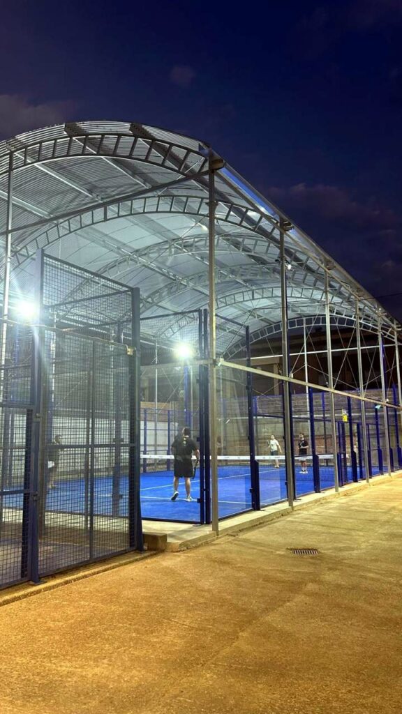 El Ayuntamiento de Viso del Marqués inaugura la nueva pista de pádel cubierta 2 visodelmarques pista padel 3