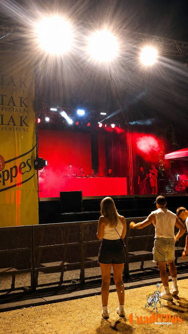 Fernando Costa en el Z Live Stage y Paco Pil en el Remember Stage protagonizan el multitudinario arranque del Zodiak Festival 9 zodiak viernes 17 07 2026 tomelloso 12