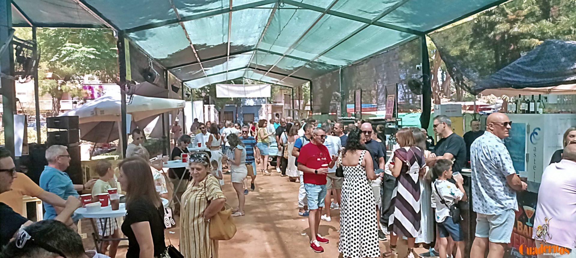 El Parque de la Constitución se convierte en punto de encuentro con los tradicionales Bailes del Vermouth de Tomelloso