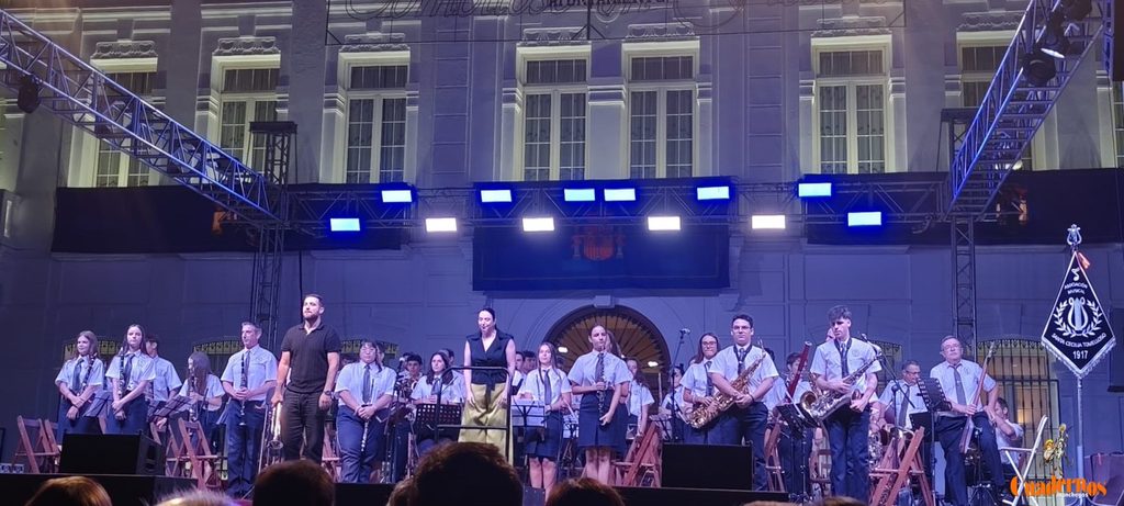 La Plaza de España de Tomelloso se rinde a la música con el concierto de Santa Cecilia y el virtuosismo de Rubén Simeó 5 concierto santa cecilia feria tomelloso 2026