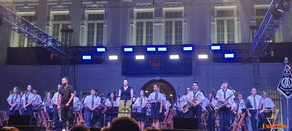 La Plaza de España de Tomelloso se rinde a la música con el concierto de Santa Cecilia y el virtuosismo de Rubén Simeó 3 concierto santa cecilia feria tomelloso 2026 3