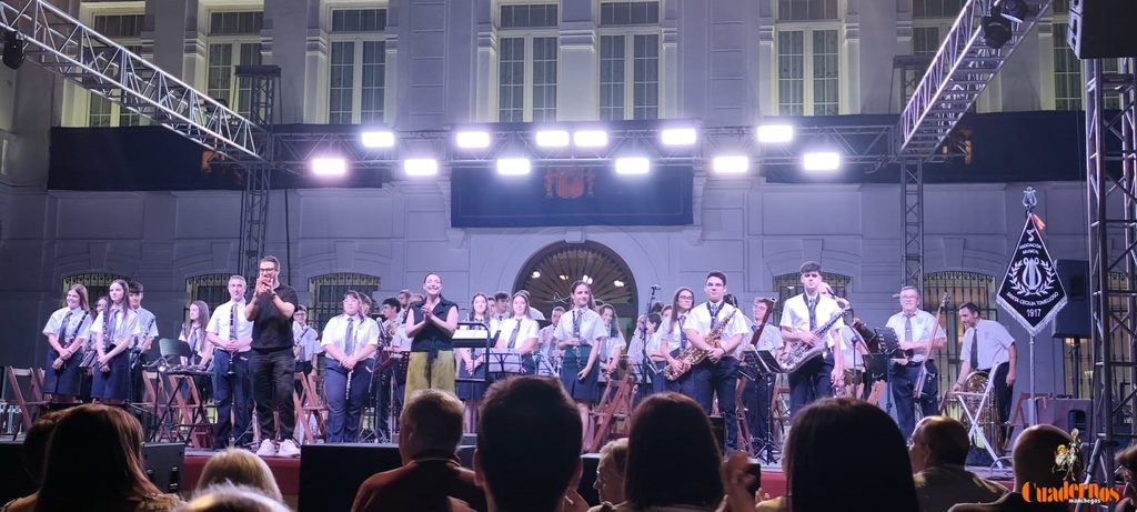 La Plaza de España de Tomelloso se rinde a la música con el concierto de Santa Cecilia y el virtuosismo de Rubén Simeó 2 concierto santa cecilia feria tomelloso 2026 4