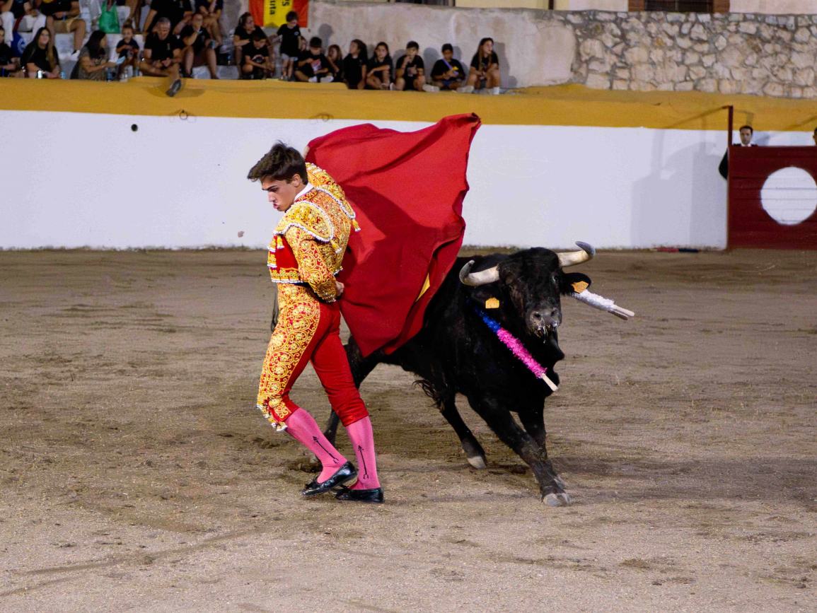 Pastrana llena su Plaza de Toros en una noche para el recuerdo de Ángel Fraile