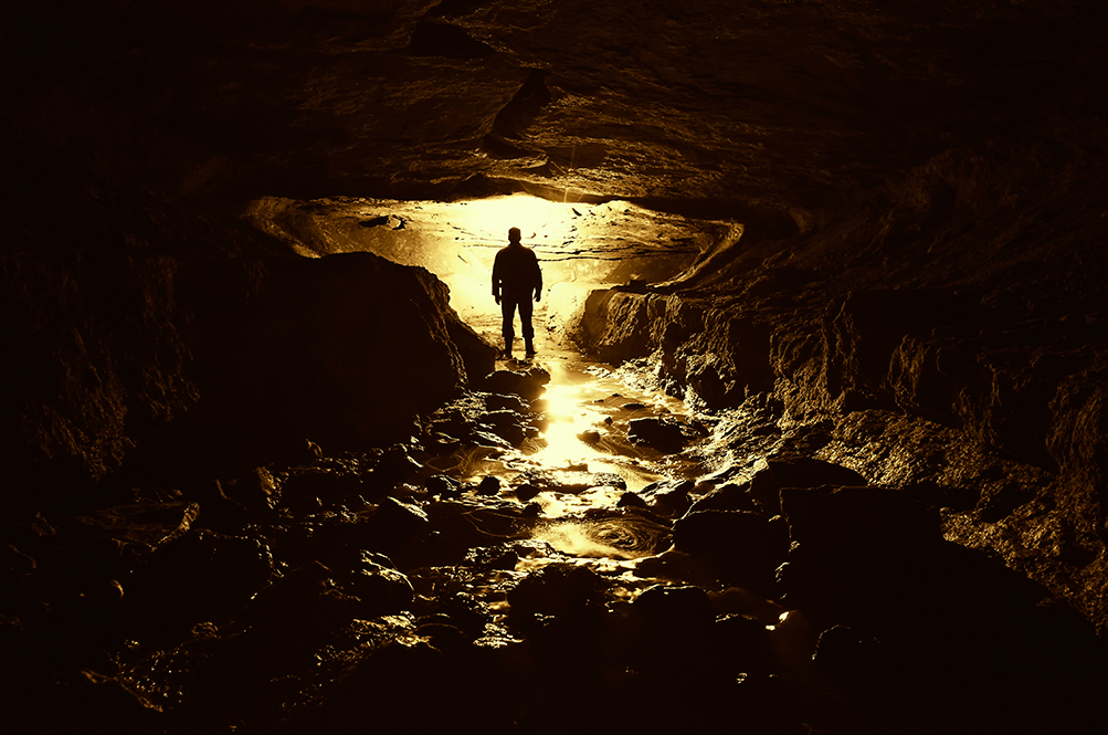 La insólita noche de un caminante atrapado en la misteriosa Cueva de los Ladrones
