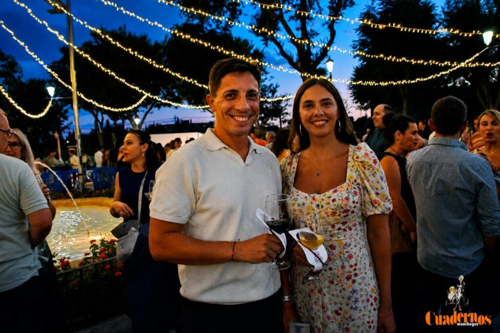 Tomelloso desafía al calor y llena de ambiente la primera noche de su XIV Fiesta del Vino 2 decimocuarta fiesta del vino 01