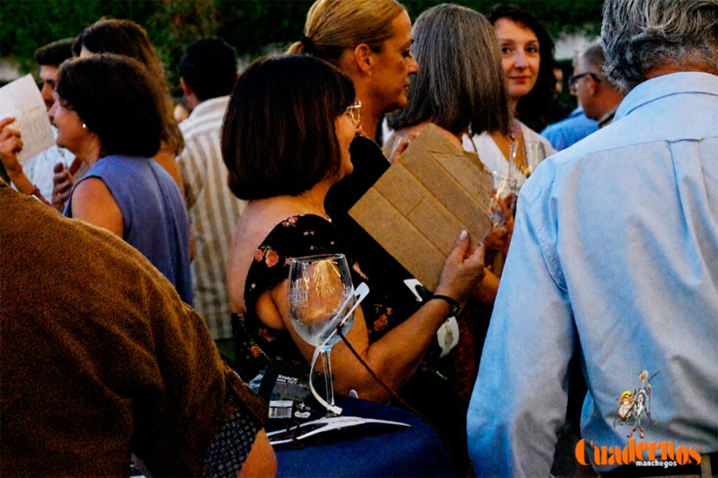Tomelloso desafía al calor y llena de ambiente la primera noche de su XIV Fiesta del Vino 4 decimocuarta fiesta del vino 03