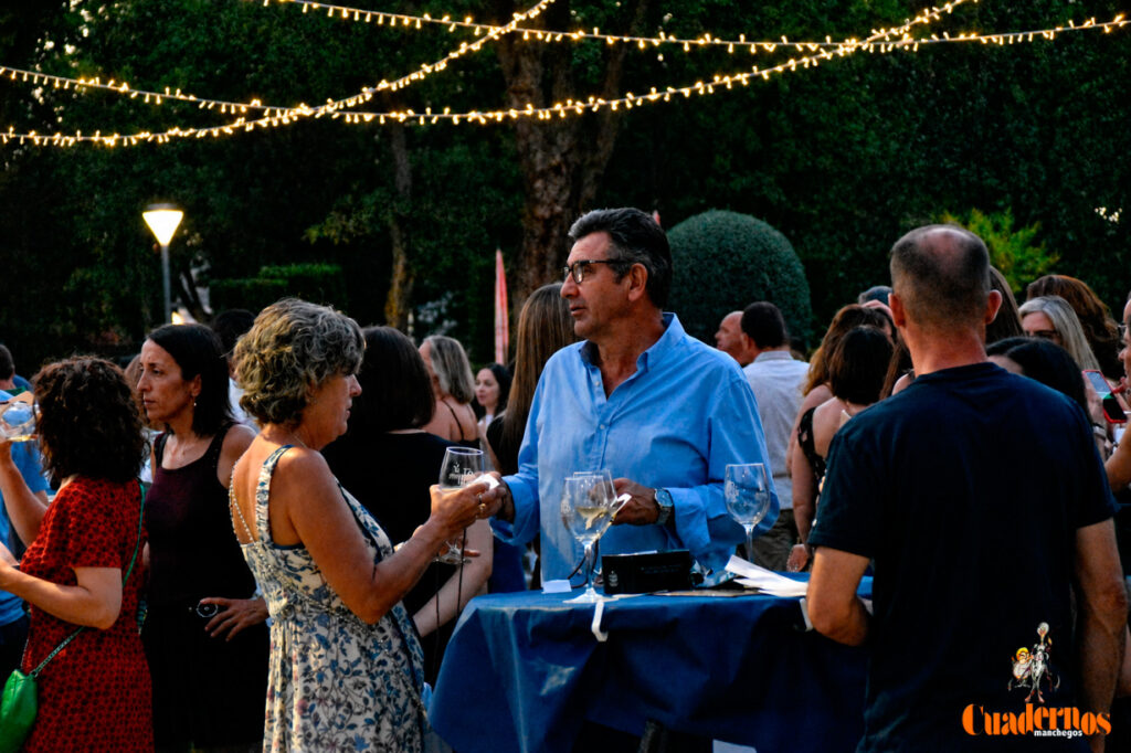Tomelloso desafía al calor y llena de ambiente la primera noche de su XIV Fiesta del Vino 6 decimocuarta fiesta del vino 05