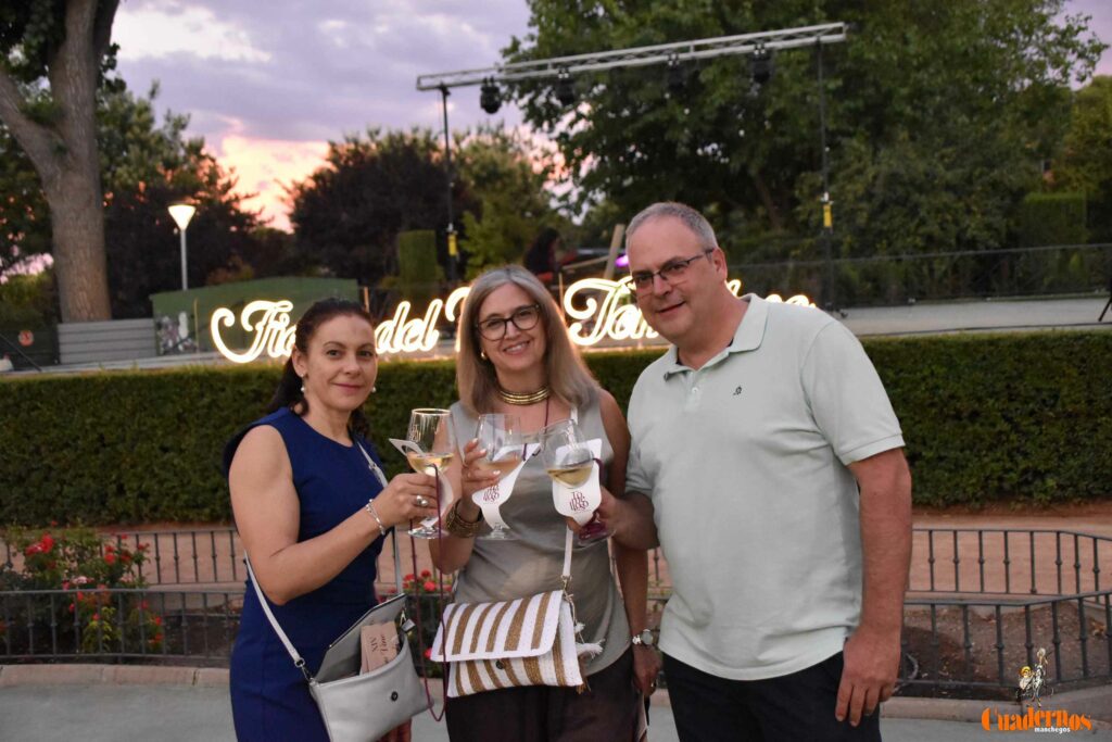 Tomelloso desafía al calor y llena de ambiente la primera noche de su XIV Fiesta del Vino 12 decimocuarta fiesta del vino 11